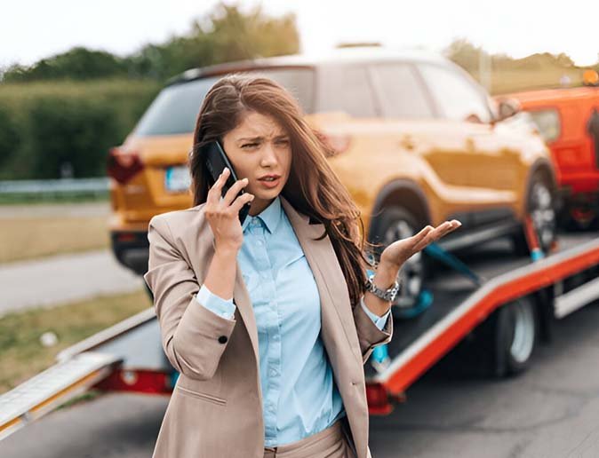 roadwaypulse.com tow truck assisting a vehicle